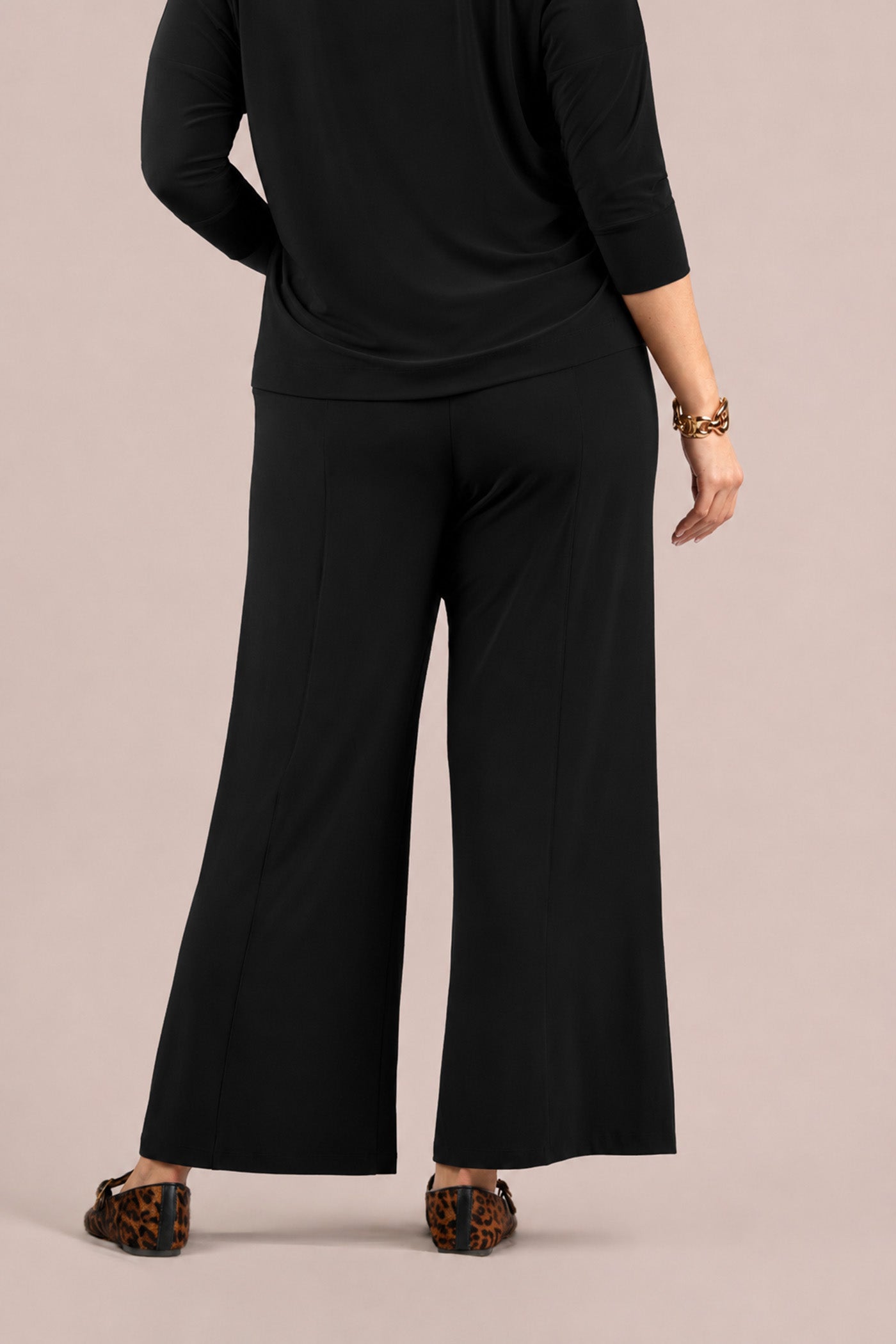 Straight As It Seams Pant
